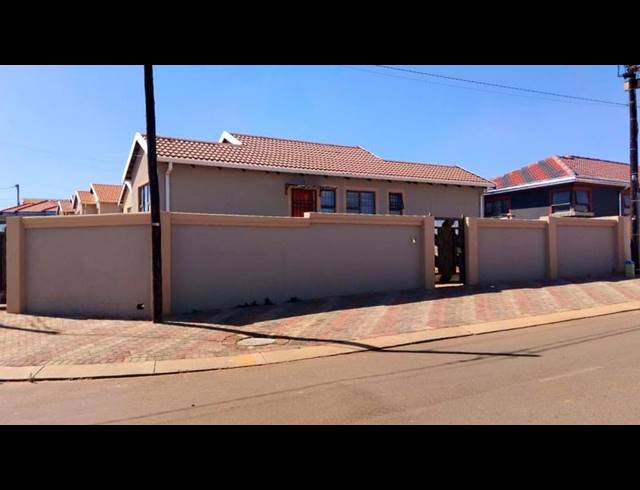3 BEDROOM HOUSE FOR SALE IN KAGISO